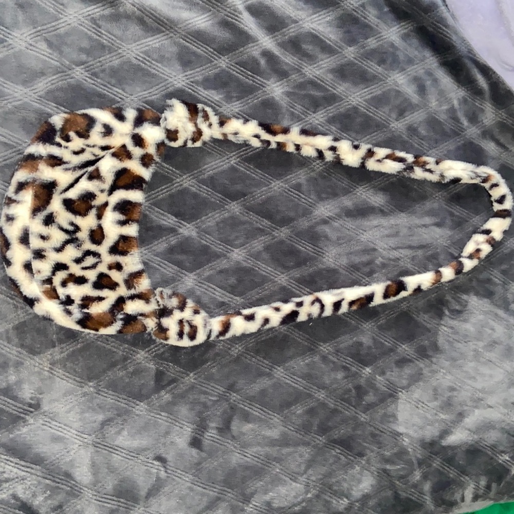 Leopard print shoulder bag